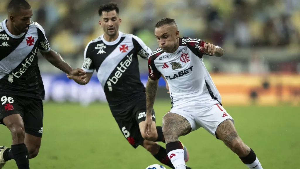 Cebolinha jogador do Flamengo durante partida contra o Vasco no estádio Maracanã pelo campeonato Brasileiro A 2025. Foto: Jorge Rodrigues/AGIF