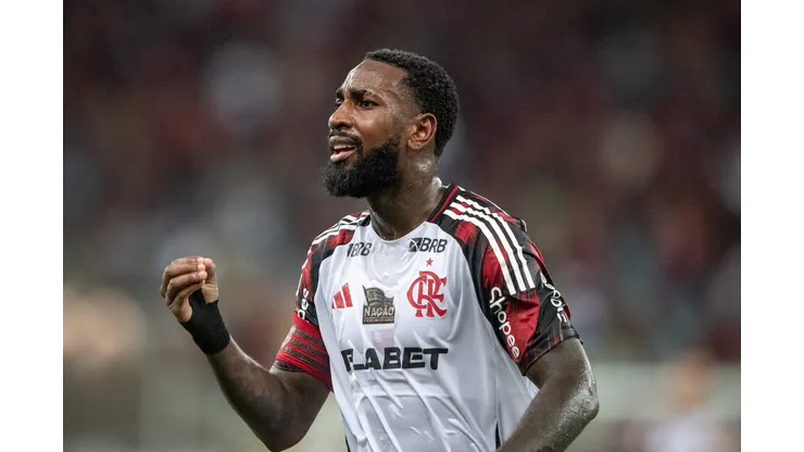 Gerson jogador do Flamengo durante partida contra o Vasco no estádio Maracanã pelo campeonato Brasileiro A 2025.
