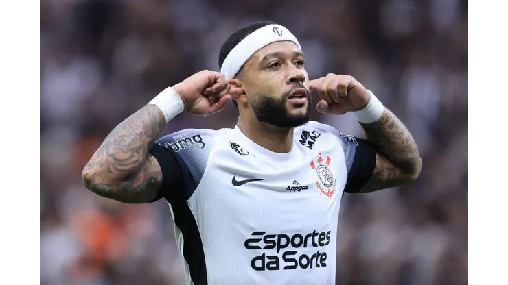 SP - SAO PAULO - 19/04/2025 - BRASILEIRO A 2025, CORINTHIANS X SPORT - Memphis Depay jogador do Corinthians comemora seu gol durante partida contra o Sport no estadio Arena Corinthians pelo campeonato Brasileiro A 2025. Foto: Marcello Zambrana/AGIF
