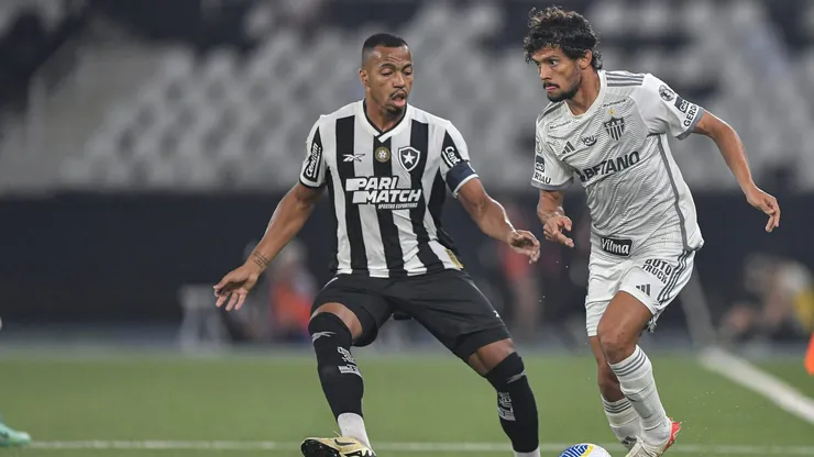 Gustavo Scarpa jogador do Atletico-MG durante partida contra o Botafogo no estadio Engenhao pelo campeonato Brasileiro A 2024. Foto: Thiago Ribeiro/AGIF