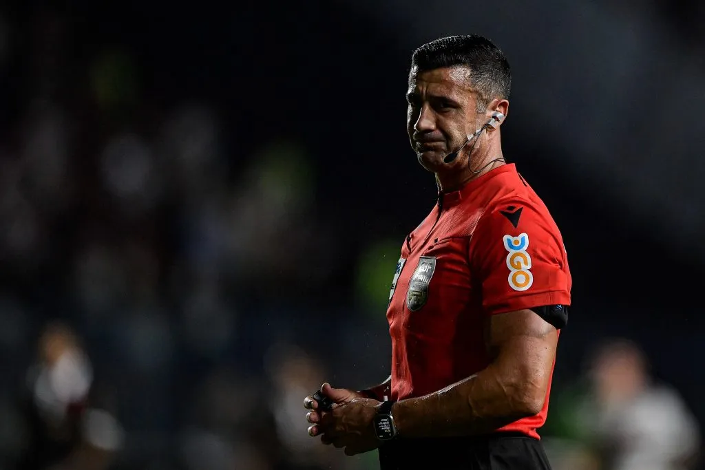 RJ – RIO DE JANEIRO – 07/10/2023 – BRASILEIRO A 2023, VASCO X SAO PAULO – O arbitro Braulio da Silva Machado durante partida entre Vasco e Sao Paulo no estadio Sao Januario pelo campeonato Brasileiro A 2023.  Foto: Thiago Ribeiro/AGIF
