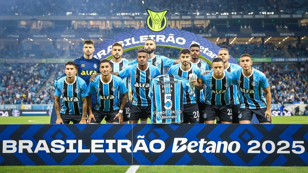 Jogadores do Imortal perfilados antes do clássico diante do Internacional. Foto: Lucas Uebel/Grêmio.