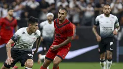 Du Queiroz durante partida de ontem (19) em Itaquera.