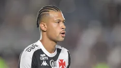 João Victor em ação nas quatro linhas com a camisa do Vasco. Foto: Thiago Ribeiro/AGIF.