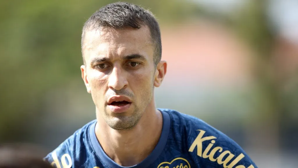  João Schmidt jogador do Santos durante treino no Centro de Treinamento CT Rei Pelé, nesta segunda feira (13). Foto: Reinaldo Campos/AGIF