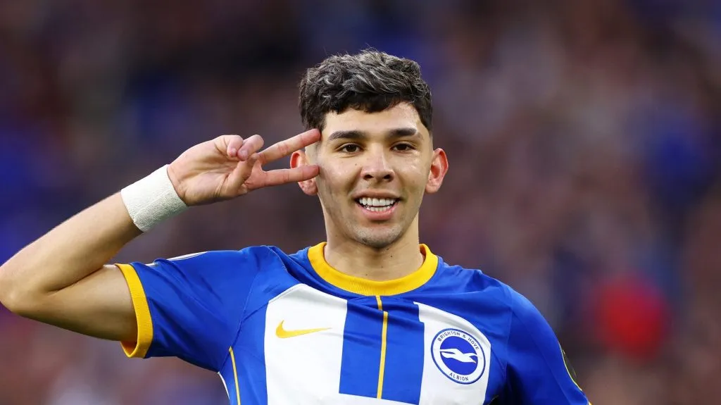 Foto: Clive Rose/Getty Images – Julio Enciso é avaliado em 22 milhões de euro e tem contrato no Brighton até o meio de 2026.