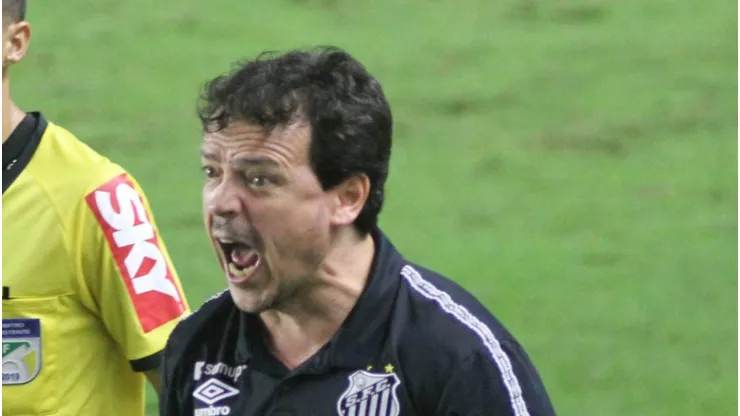 Fernando Diniz dirigiu o time do Peixe em 2021.
