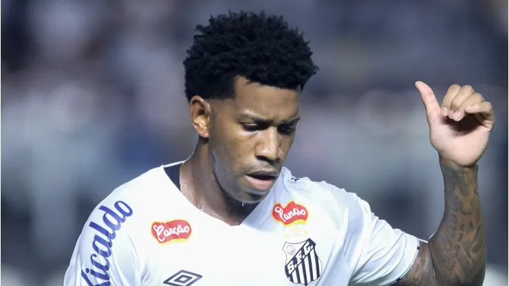 Gil não convence os torcedores santistas.