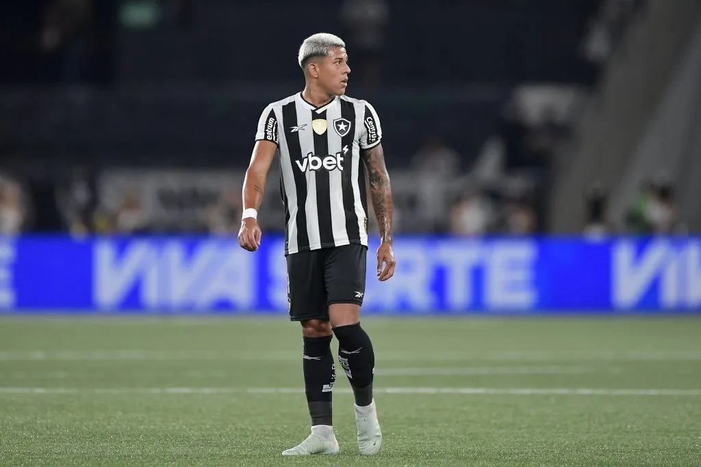 gem RJ – RIO DE JANEIRO – 29/01/2025 – CARIOCA 2025, BOTAFOGO X FLUMINENSE – Matheus Martins jogador do Botafogo durante partida contra o Fluminense no estadio Engenhao pelo campeonato Carioca 2025. Foto: Thiago Ribeiro/AGIF