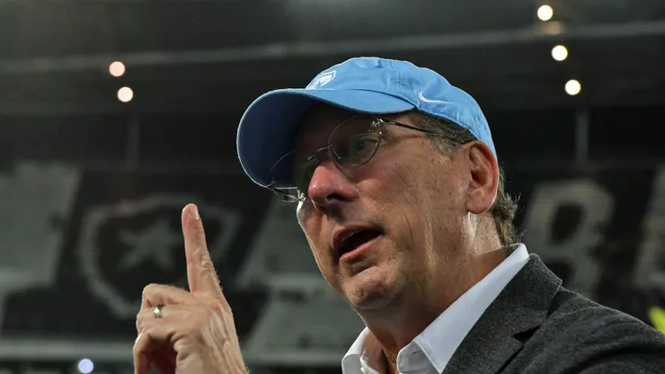 John Textor presidente da SAF do Botafogo durante partida contra o Atletico-GO no estadio Engenhao pelo campeonato Brasileiro A 2024. Foto: Thiago Ribeiro/AGIF