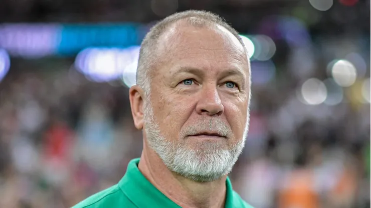 Mano Menezes ainda não fechou acordo com o Imortal.