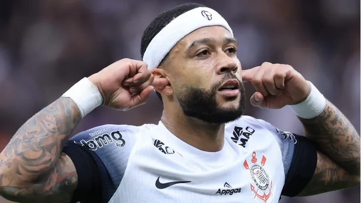 Memphis foi decisivo ao marcar dois gols diante do Sport pelo Brasileirão Betano
