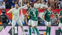 Jogadores do Palmeiras no confronto contra o Fortaleza - Foto: Thiago Ribeiro/AGIF