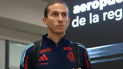 Filipe Luís desembarcando em Quito para jogo pela Libertadores. Foto: Gilvan de Souza/CRF