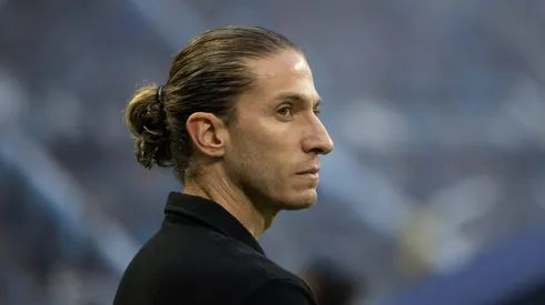 RS – PORTO ALEGRE – 13/04/2025 – BRASILEIRO A 2025, GREMIO X FLAMENGO – Filipe Luis tecnico do Flamengo durante partida contra o Gremio no estadio Arena do Gremio pelo campeonato Brasileiro A 2025.