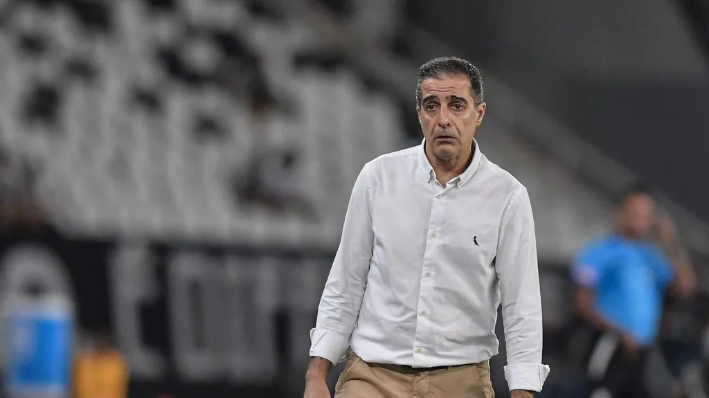 Renato Paiva no Botafogo. Foto: Thiago Ribeiro/AGIF