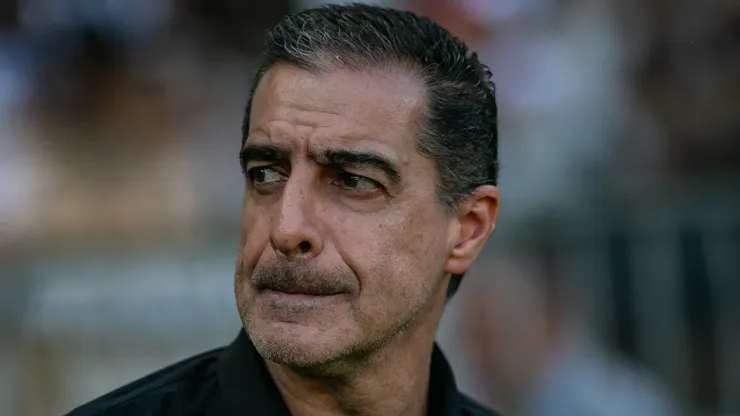 Renato Paiva segue pressionado no Botafogo após nova derrota no Campeonato Brasileiro - Foto: Fernando Moreno/AGIF
