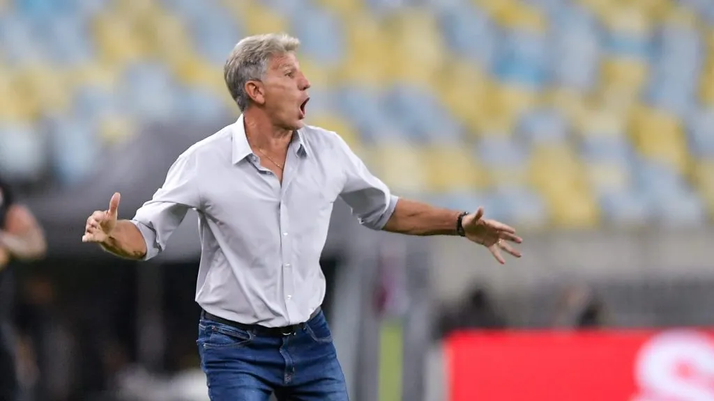 Renato explica escolha por Thiago Santos. Foto: Thiago Ribeiro/AGIF