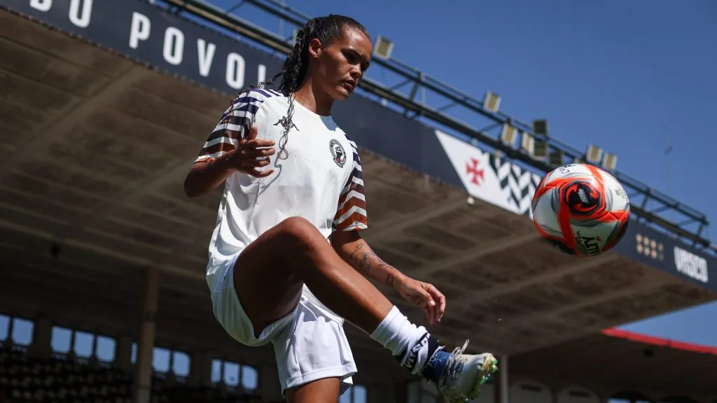 Jogadora do Vasco em treinamento para jogo do Brasileiro Feminino A2