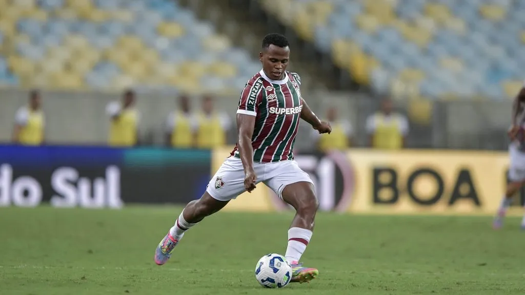 Jhon Arias em ação com a camisa do Tricolor das Laranjeiras. Foto: Thiago Ribeiro/AGIF.