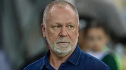 Mano Menezes perto do Imortal