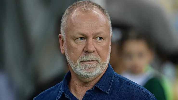 Mano Menezes perto do Imortal