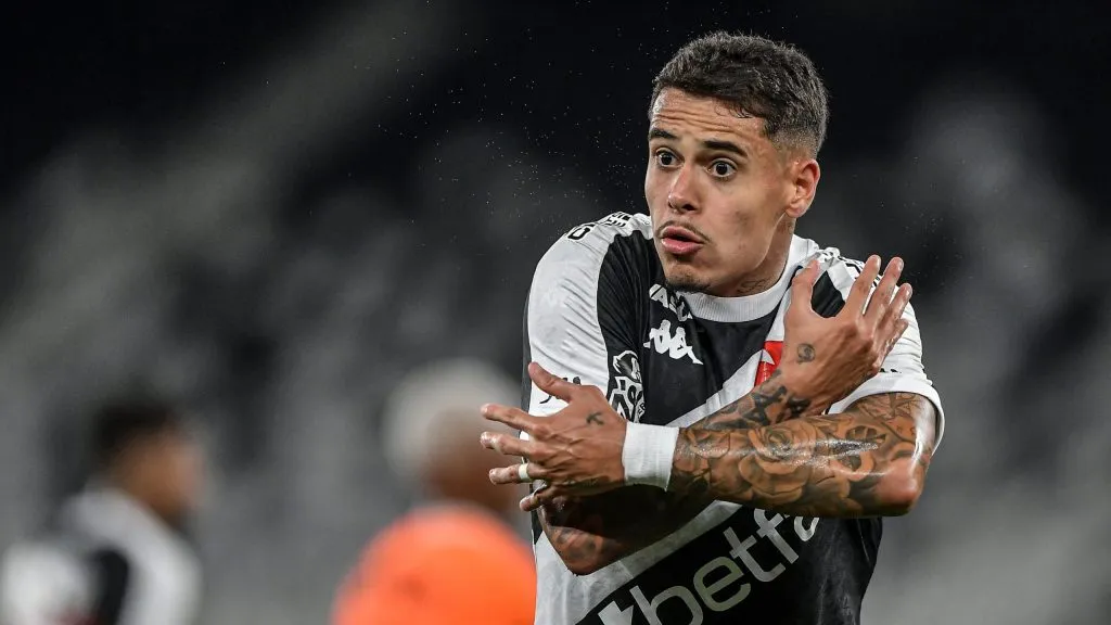 Lucas Freitas em partida pelo Vasco. Foto: Thiago Ribeiro/AGIF