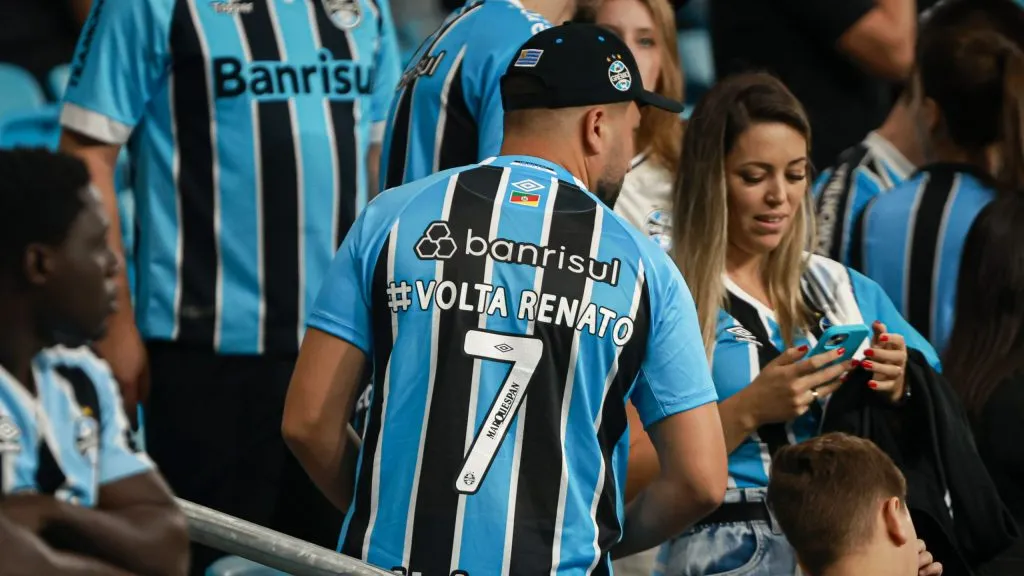 Torcida do Grêmio durante partida contra Flamengo no estádio Arena do Grêmio pelo campeonato Brasileiro A 2025. Foto: Maxi Franzoi/AGIF