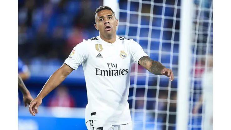 VITORIA-GASTEIZ, SPAIN - OCTOBER 06: Mariano of Real Madrid CF reacts during the La Liga match between Deportivo Alaves and Real Madrid CF at Estadio de Mendizorroza on October 6, 2018 in Vitoria-Gasteiz, Spain. (Photo by Juan Manuel Serrano Arce/Getty Images)