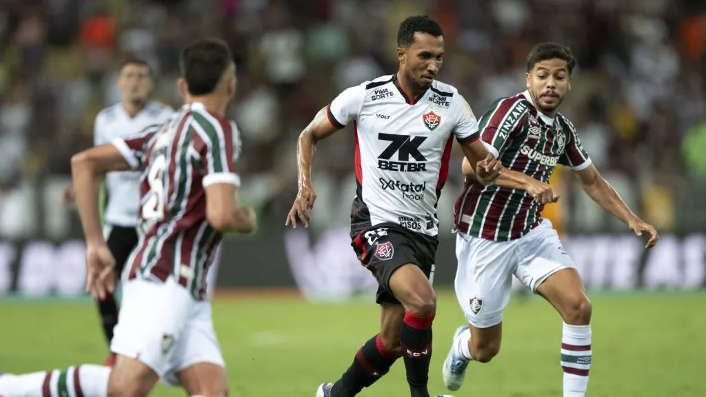 Lucas Braga jogador do Vitoria durante partida contra o Fluminense no estádio Maracanã pelo campeonato Brasileiro A 2025. Foto: Jorge Rodrigues/AGIF
