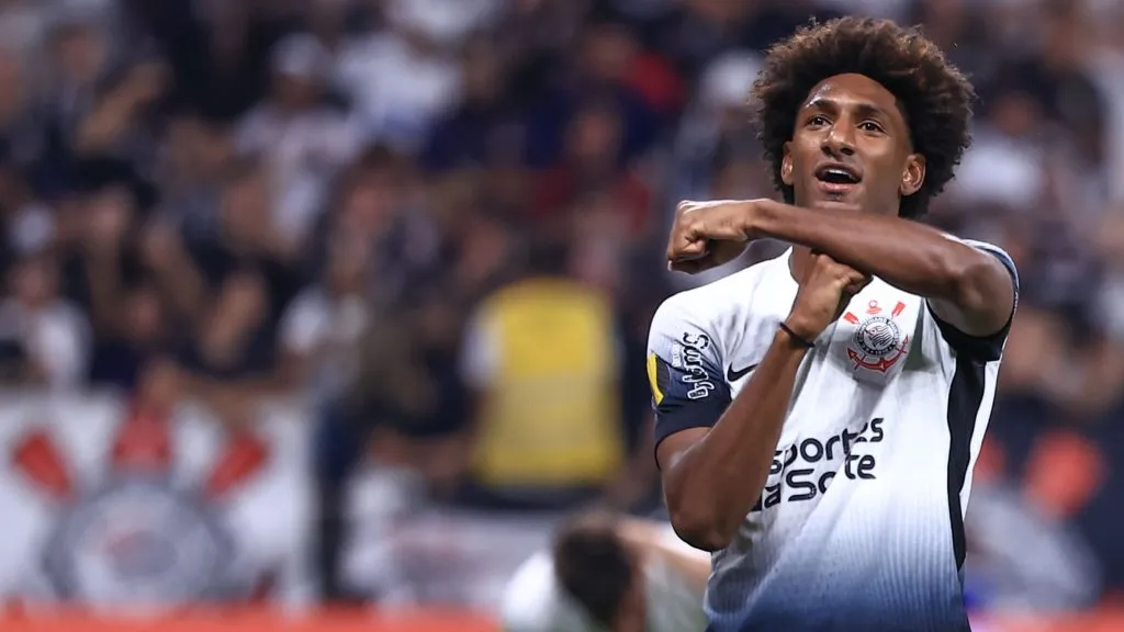 Talles Magno jogador do Corinthians comemora seu gol durante partida contra o Velo Clube no estádio Arena Corinthians pelo campeonato Paulista 2025. Foto: Marcello Zambrana/AGIF