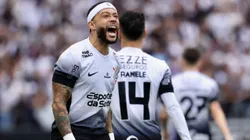 Memphis Depay jogador do Corinthians comemora seu gol durante partida contra o Sport - Foto: Marcello Zambrana/AGIF