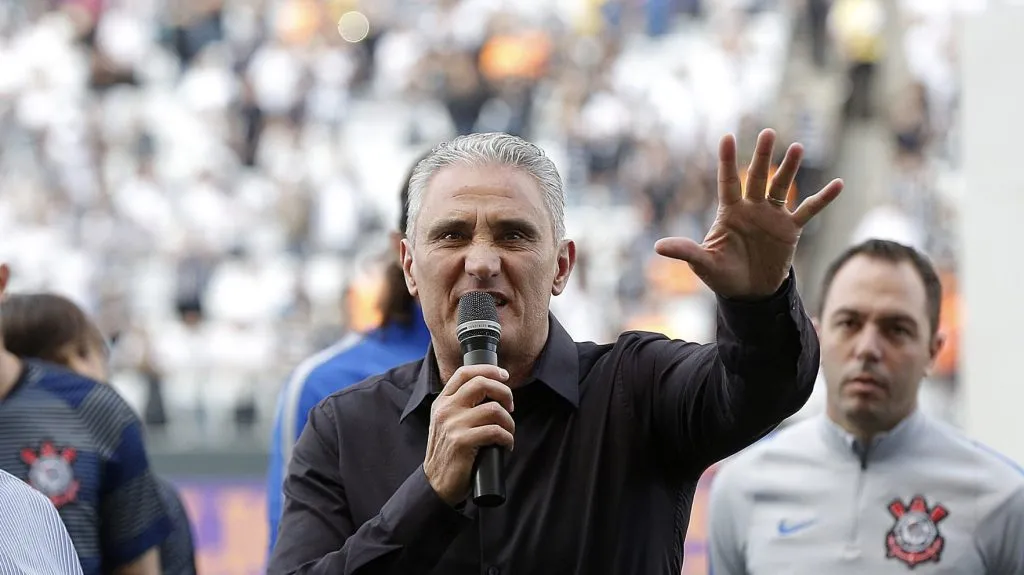 Foto:Daniel Vorley/AGIF – Natural de Caxias do Sul, Adenor tem seis títulos pelo Alvinegro.