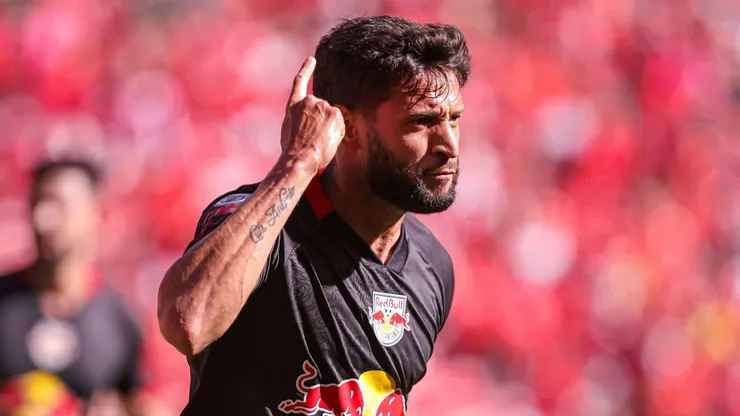 Atlético esteve de olho em Juninho Capixaba - Foto: Maxi Franzoi/AGIF.