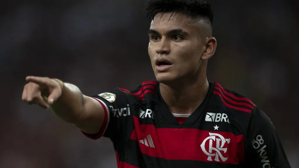 Alcaraz durante partida. Foto: Jorge Rodrigues/AGIF