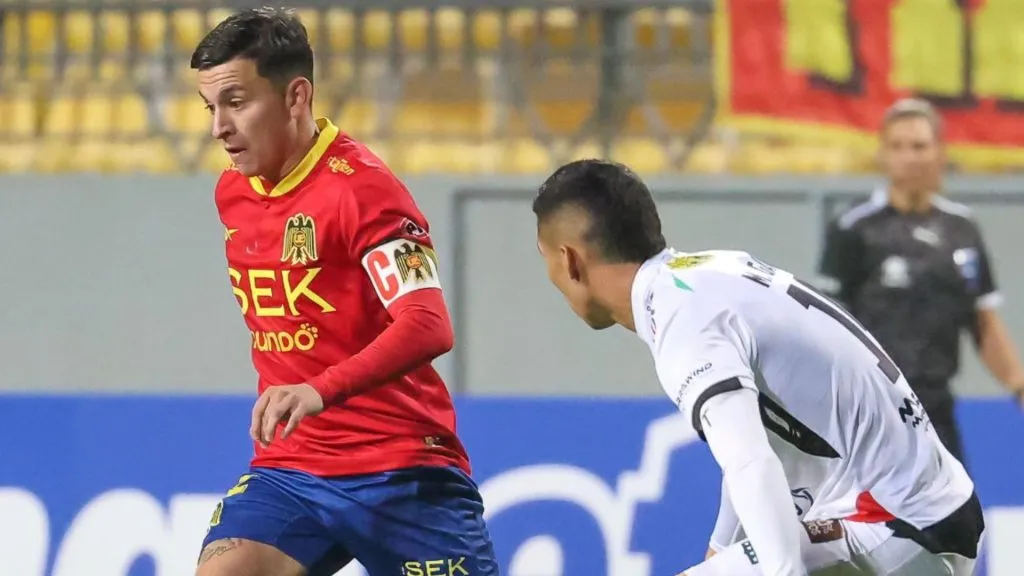 Capitão do Unión Española em campo pelo Campeonato Chileno – Foto: Reprodução/Unión Española