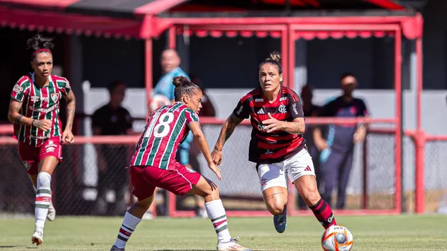 Jogadoras do Flamengo e Fluminense pela Copa Rio Feminina