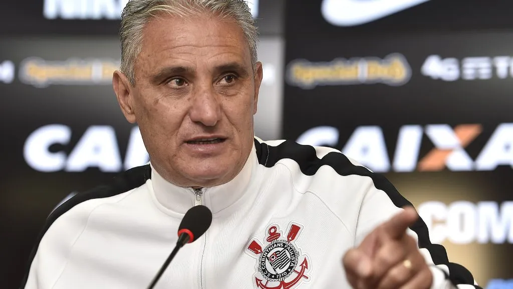 Tite durante entrevista. Foto: Mauro Horita/AGIF