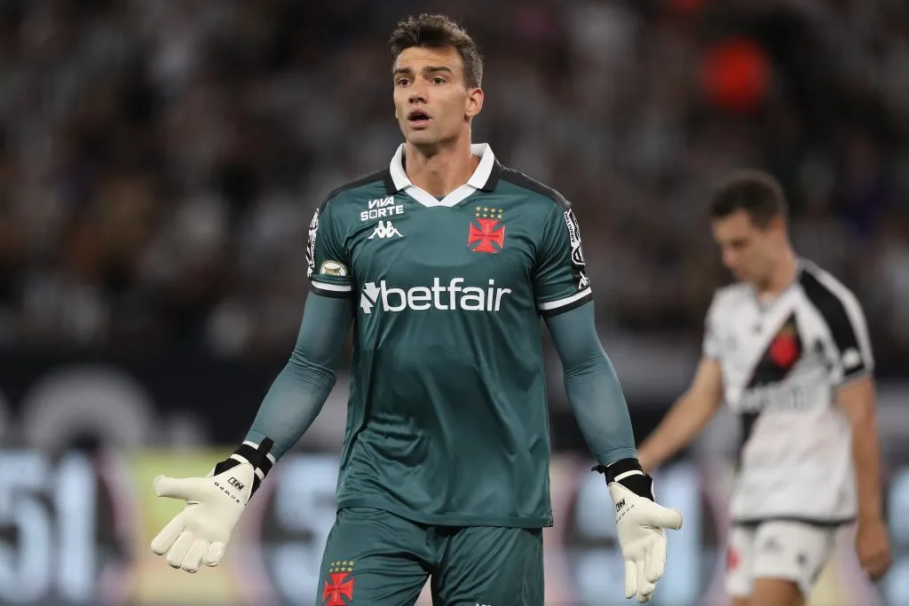 Léo Jardim em jogo pelo Vasco. Wagner Meier/Getty Images.