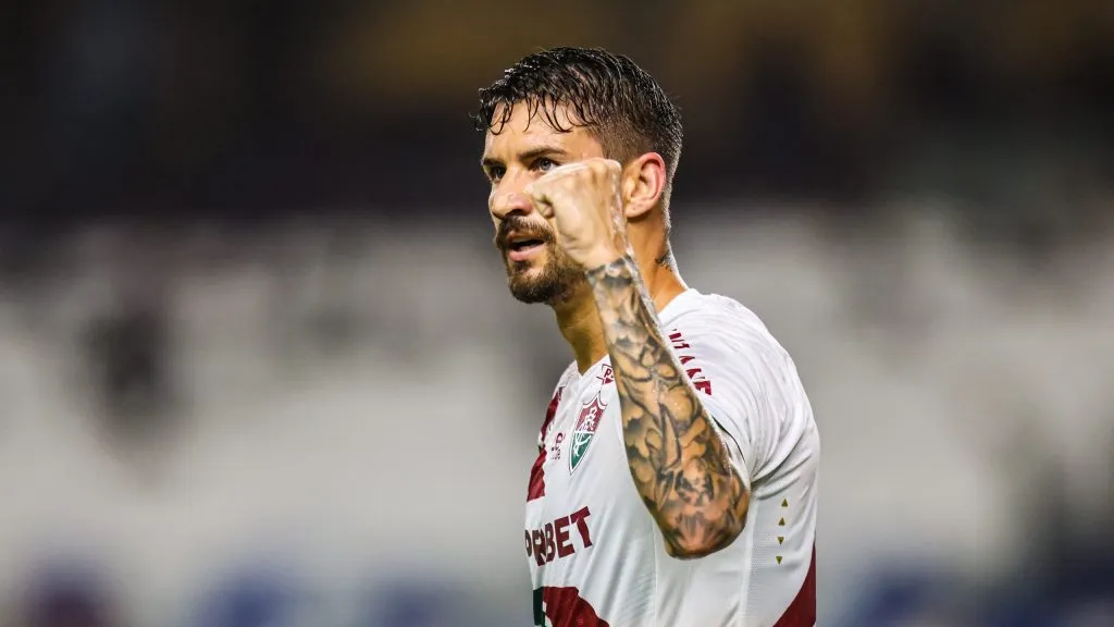 Everaldo, jogador do Fluminense, comemora seu gol durante partida contra o Águia de Marabá, pela Copa do Brasil. Foto: Fernando Torres/AGIF.