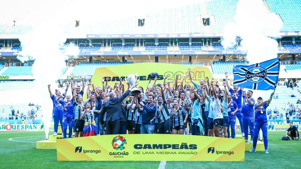 Time de futebol feminino do Grêmio campeão gaúcho em 2024