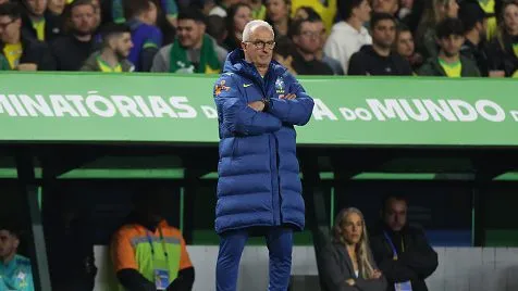 Dorival Júnior durante partida. Foto: Lucas Figueiredo/Getty Images