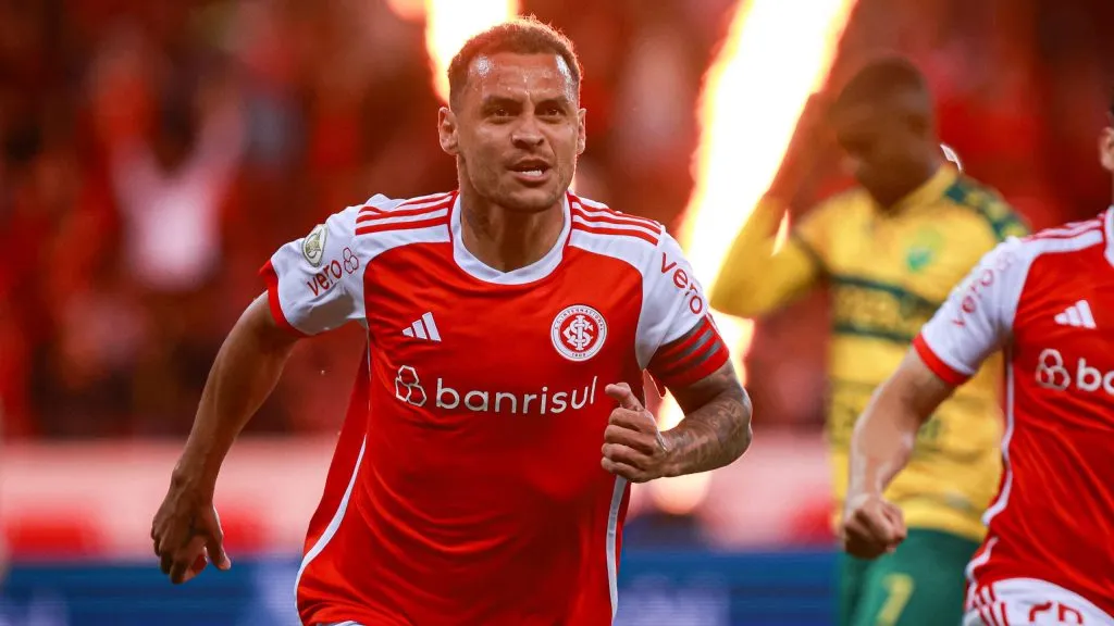 Alan Patrick comemorando gol pelo Internacional no Beira-Rio. Foto: Maxi Franzoi/AGIF