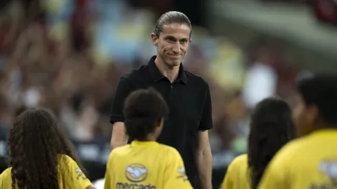 RJ - RIO DE JANEIRO - 09/04/2025 - COPA LIBERTADORES 2025, FLAMENGO X CORDOBA - Filipe Luis tecnico do Flamengo durante partida contra o Cordoba no estadio Maracana pelo campeonato Copa Libertadores 2025. Foto: Jorge Rodrigues/AGIF