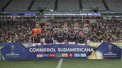 Jogadores do Fluminense perfilados antes do duelo contra o GV São José-BOL, pela Copa Sul-Americana. Foto: Lucas Merçon/Fluminense.