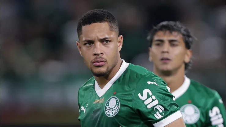Vitor Roque não rende o esperado no Palmeiras - Foto: Ettore Chiereguini/AGIF.