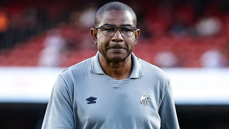 César Sampaio segue no cargo pelo Santos.