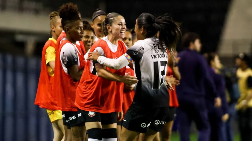 Jogadoras do Corinthians celebram vitória sobre o 3B no Brasileiro Feminino
