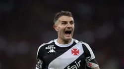 Vegetti, jogador do Vasco, durante partida contra o Flamengo, pelo Brasileirão Betano. Foto: Thiago Ribeiro/AGIF.
