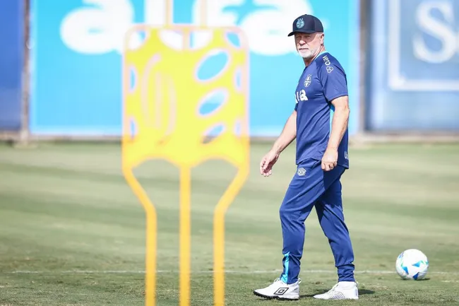 Mano Menezes: primeiros trabalhos em retorno ao Grêmio – Foto: Lucas Uebel/Grêmio FBPA